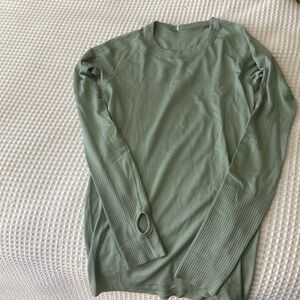 Lululemon swiftly tech running top